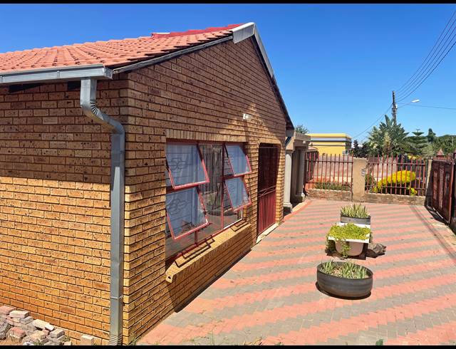 3 BEDROOM FREESTANDING FOR SALE IN GA-RANKUWA UNIT 16
